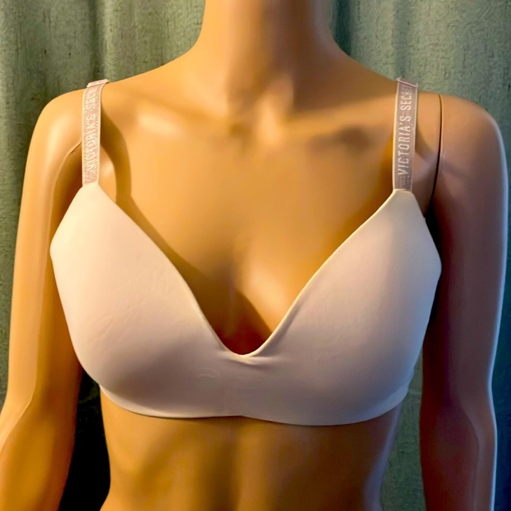 Victoria’s secret
34D
Light pink